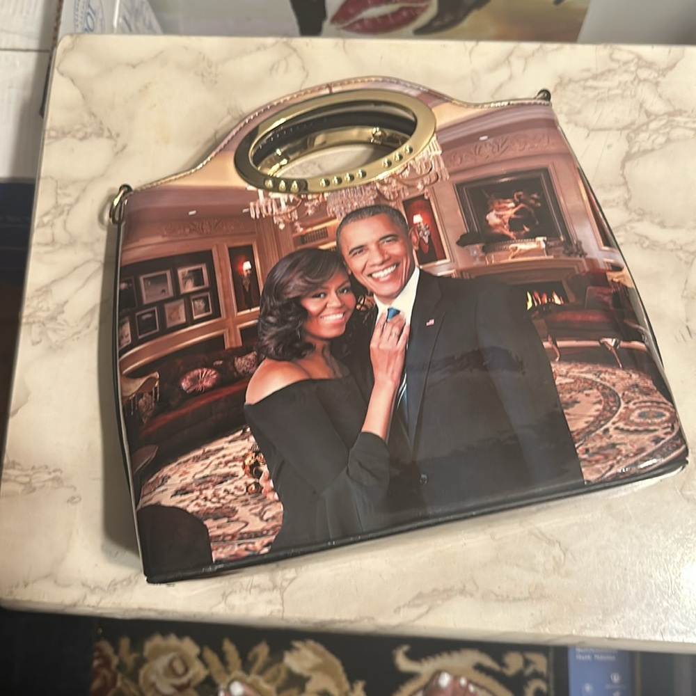 Women handbag with strap, picture of Barack and Michelle Obama in full color. - Picture 3 of 4